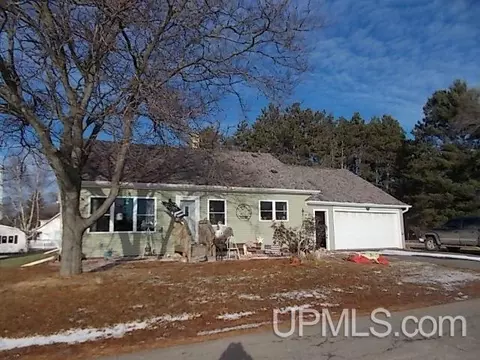 332 Olive, Florence, WI 54121