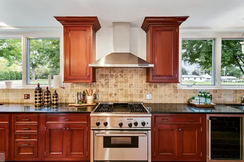 16632 E Jefferson, Grosse Pointe Park, MI 48230 photo 14