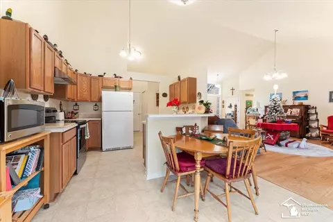 17297 Spartan Dr, Taylor, MI 48174 photo 9
