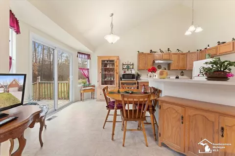 17297 Spartan Dr, Taylor, MI 48174 photo 8