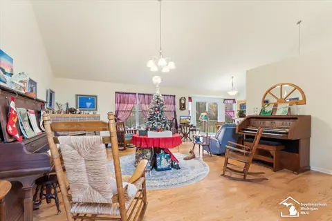 17297 Spartan Dr, Taylor, MI 48174 photo 5