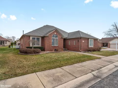 21136 Ridgewood #76, Clinton Township, MI 48036