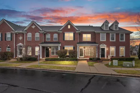 42705 Richmond, Sterling Heights, MI 48313