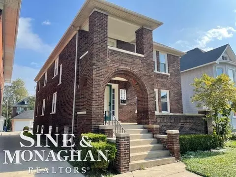 1016 Lakepointe, Grosse Pointe Park, MI 48230