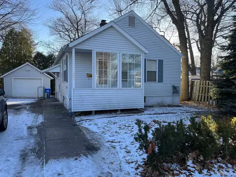 304 E College, Marquette, MI 49855