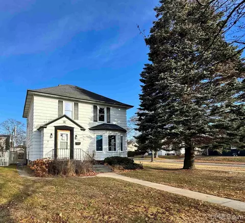 1200 S 8th, Escanaba, MI 49829