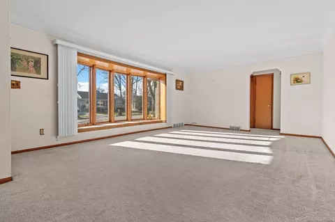 1676 Aline, Grosse Pointe Woods, MI 48236 photo 4