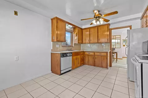 1676 Aline, Grosse Pointe Woods, MI 48236 photo 9
