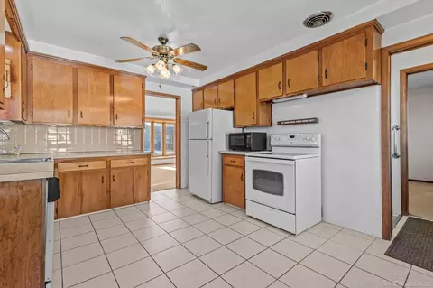 1676 Aline, Grosse Pointe Woods, MI 48236 photo 7