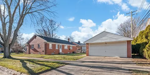 1676 Aline, Grosse Pointe Woods, MI 48236 photo 3