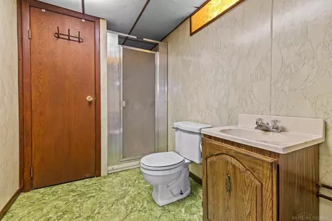 1676 Aline, Grosse Pointe Woods, MI 48236 photo 18