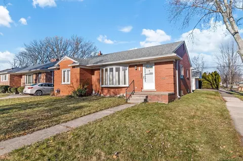 1676 Aline, Grosse Pointe Woods, MI 48236 photo 2