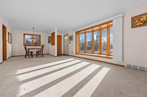 1676 Aline, Grosse Pointe Woods, MI 48236 photo 5