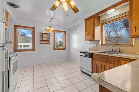 1676 Aline, Grosse Pointe Woods, MI 48236 photo 8