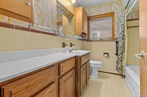 1676 Aline, Grosse Pointe Woods, MI 48236 photo 15