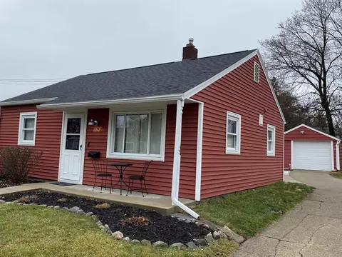 1212 Poxson, Lansing, MI 48910