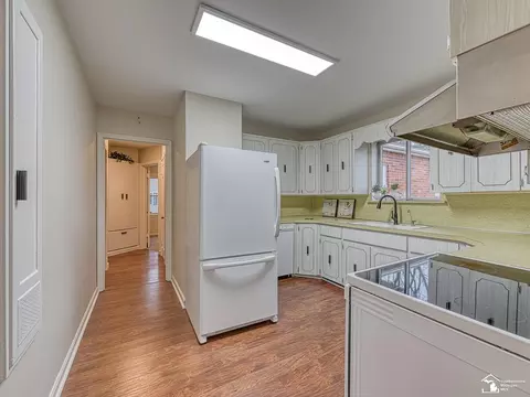 1138 Bentley, Monroe, MI 48162 photo 4