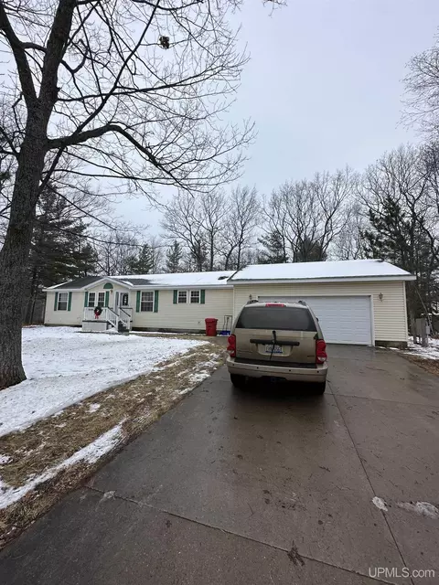 31 Ridge, Marquette, MI 49855