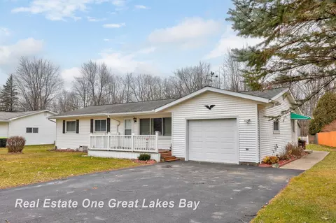 1738 N Huron, Pinconning, MI 48650