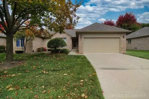 41142 Turnberry Ln, Clinton Township, MI 48038