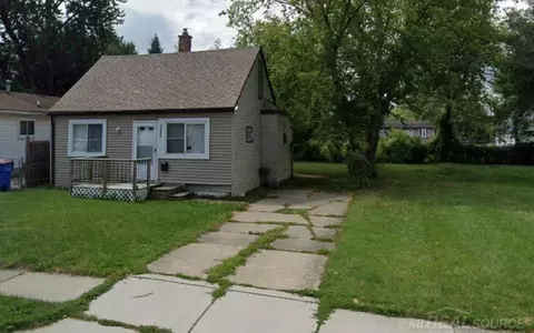 23823 Columbus, Warren, MI 48089