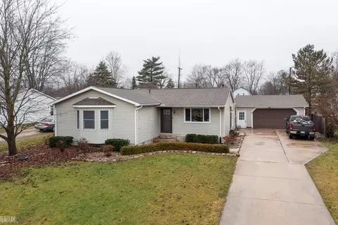 205 S Lester, Capac, MI 48014 photo 2