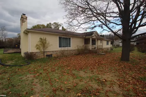 6685 Cooley Lk, White Lake, MI 48383