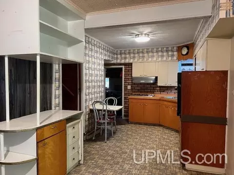 710 Prospect, Munising, MI 49862 photo 7