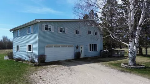 2521 W Quarry, Gulliver, MI 49840