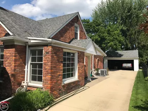 1046 Harvard, Grosse Pointe Park, MI 48230 photo 2