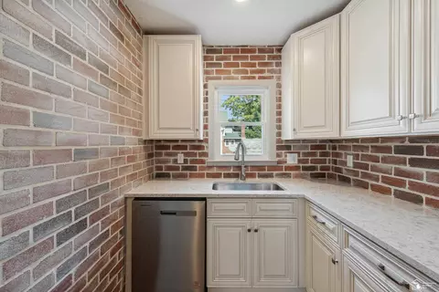 311 E Noble, Monroe, MI 48162 photo 9