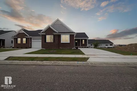 1409 Luxington, Lapeer, MI 48446