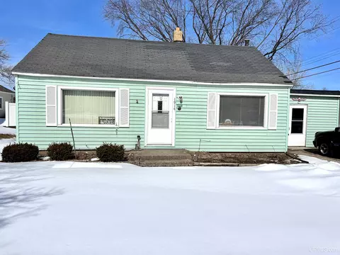 1914 S 5th, Escanaba, MI 49829