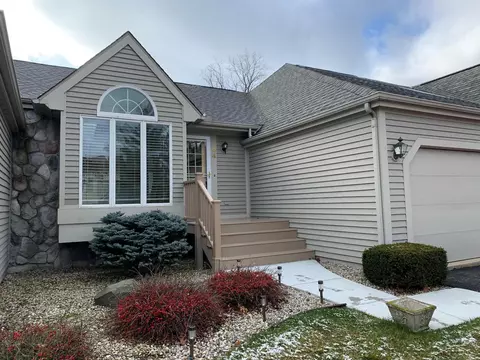 44 E Willow Pond, Saginaw, MI 48603