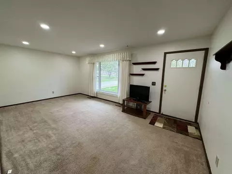 Living - 4075 W Pratt Lk, Gladwin, MI 48624 photo 1 of 2