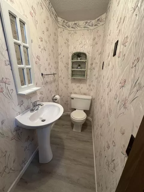 Bath - 4075 W Pratt Lk, Gladwin, MI 48624 photo 1 of 2