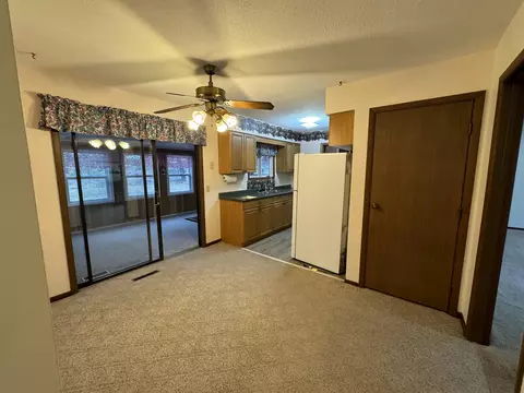 Kitchen - 4075 W Pratt Lk, Gladwin, MI 48624 photo 3 of 3