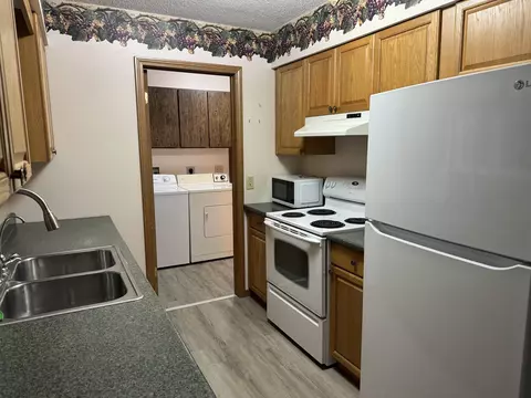 Kitchen - 4075 W Pratt Lk, Gladwin, MI 48624 photo 2 of 3
