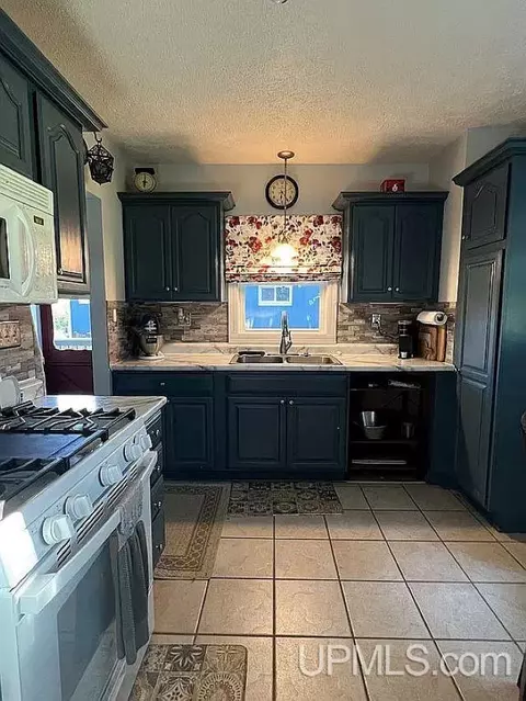 17811 Lee, L'anse, MI 49946 photo 8