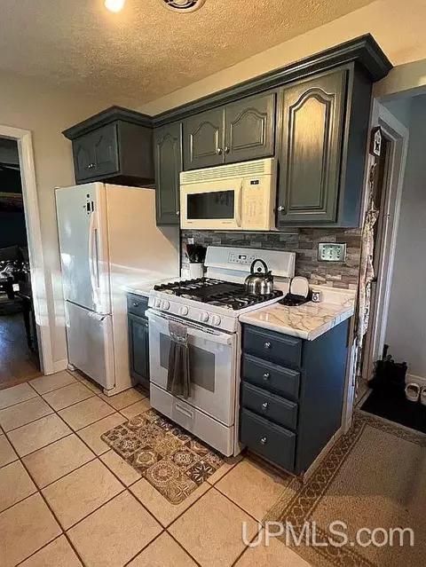 17811 Lee, L'anse, MI 49946 photo 4