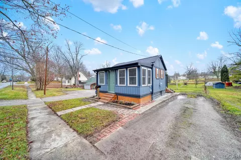 712 N Locust, Adrian, MI 49221 photo 3