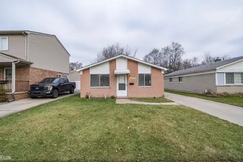 819 E Harwood, Madison Heights, MI 48071