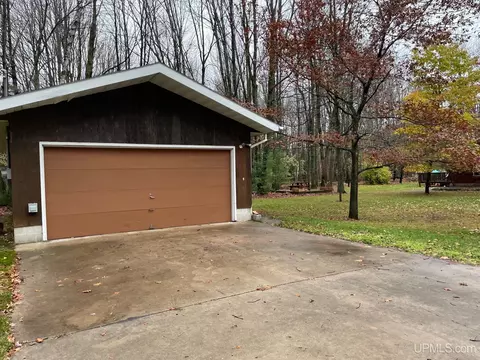 6821 M75, Escanaba, MI 49829 photo 2