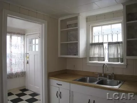 129 Bates, Jackson, MI 49202 photo 42