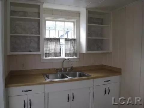 129 Bates, Jackson, MI 49202 photo 40