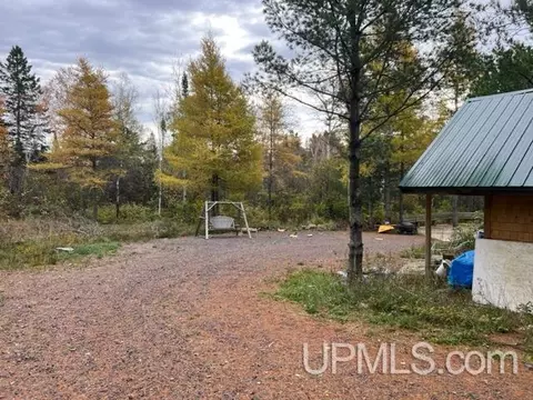 4076 5 Mile Pt, Allouez, MI 49805