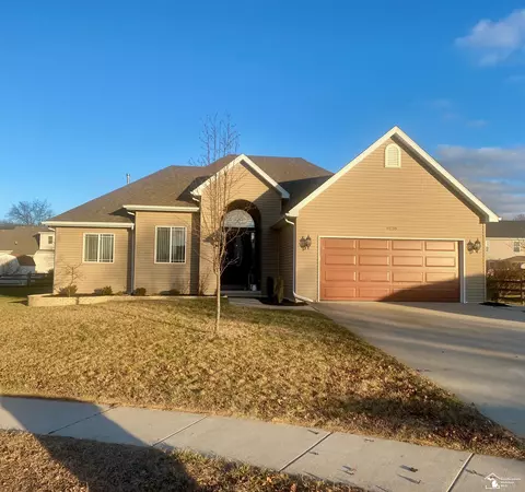 9170 Village Mdws, Temperance, MI 48182