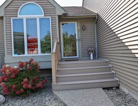42 E Willow Pond, Saginaw, MI 48603
