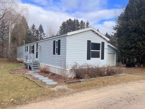 5398 18th, Escanaba, MI 49829