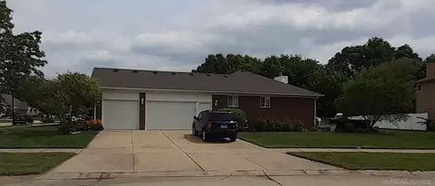 22600 Bluewater, Macomb, MI 48044 photo 6